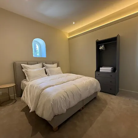 Domainedurocblanc Hotell