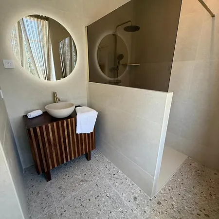 Hotel Domainedurocblanc *